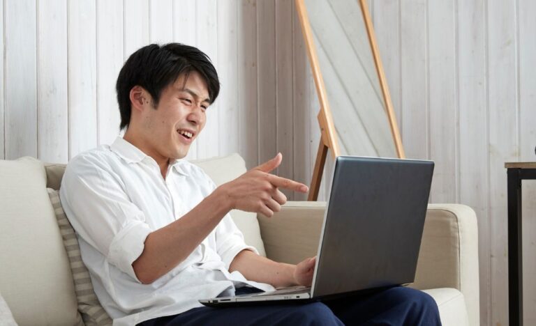 a person learning how to convert prezi presentation to powerpoint